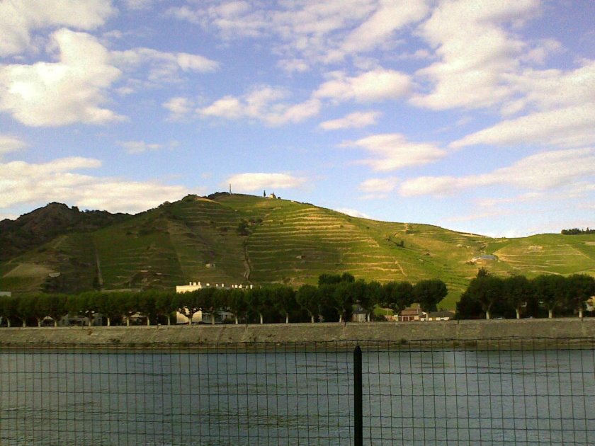 Tournon-Sur-Rhone etter å ha gått litt amok i vinbutikkene i Chateauneuf du Pape...